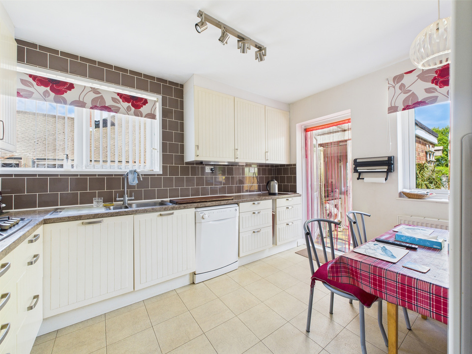2 bed detached bungalow for sale in Agate Lane, Horsham  - Property Image 3