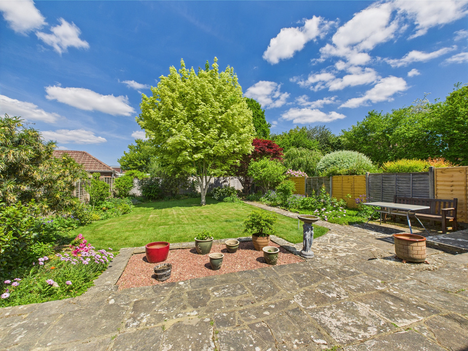 2 bed detached bungalow for sale in Agate Lane, Horsham  - Property Image 4