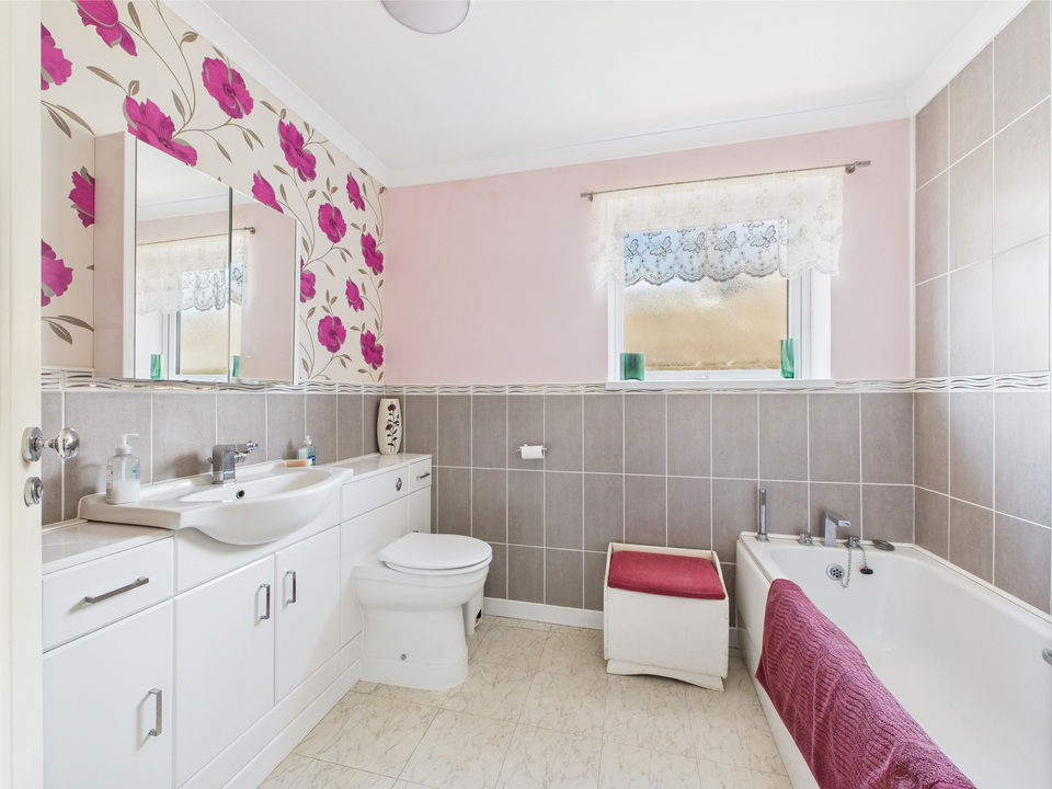 2 bed detached bungalow for sale in Agate Lane, Horsham  - Property Image 7