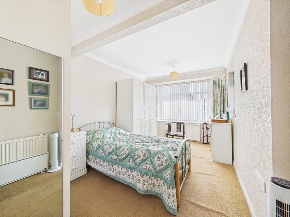 2 bed detached bungalow for sale in Agate Lane, Horsham  - Property Image 8