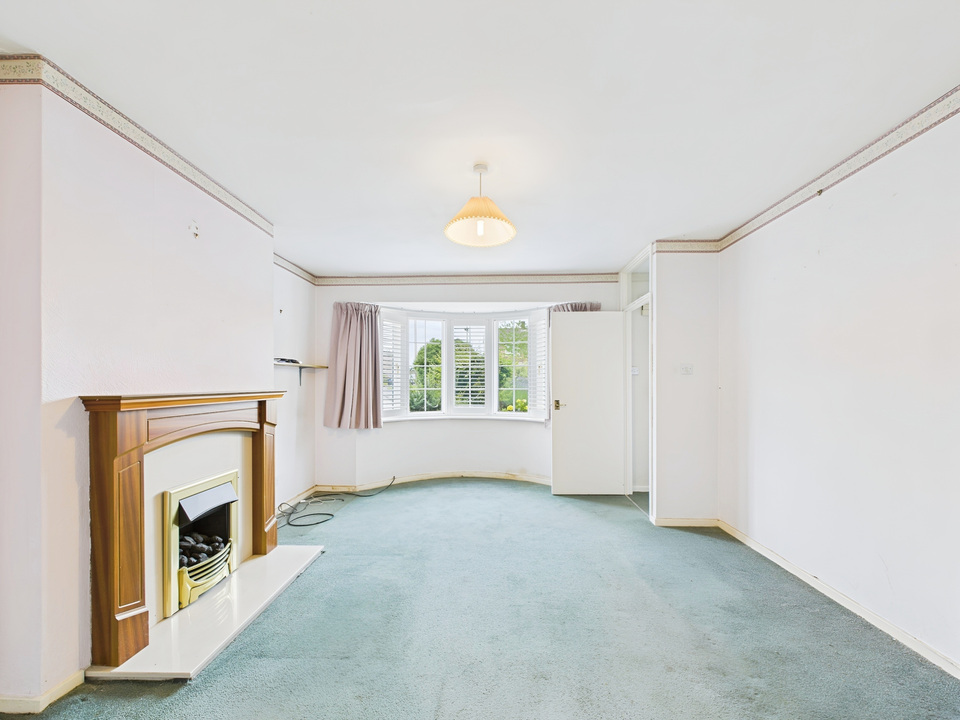 2 bed terraced house for sale in Greenfields Close, Horsham  - Property Image 2