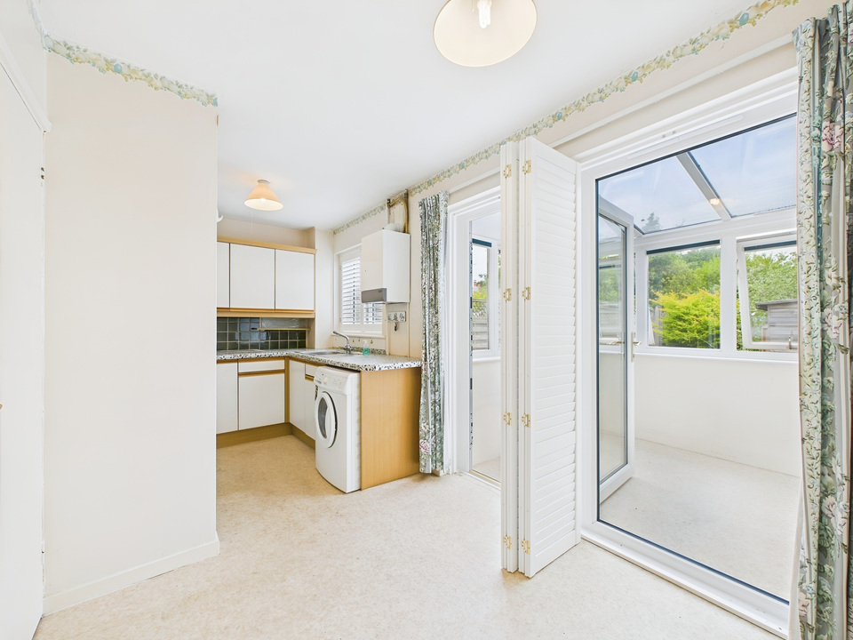 2 bed terraced house for sale in Greenfields Close, Horsham  - Property Image 4