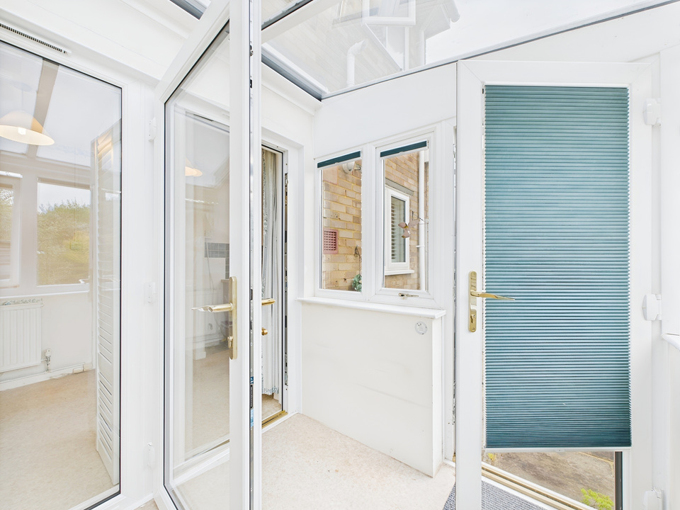 2 bed terraced house for sale in Greenfields Close, Horsham  - Property Image 12