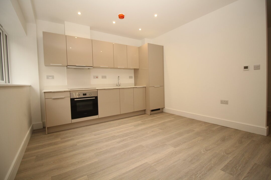 Studio flat for sale in Holmes Park, North Street, Horsham - Property Image 3