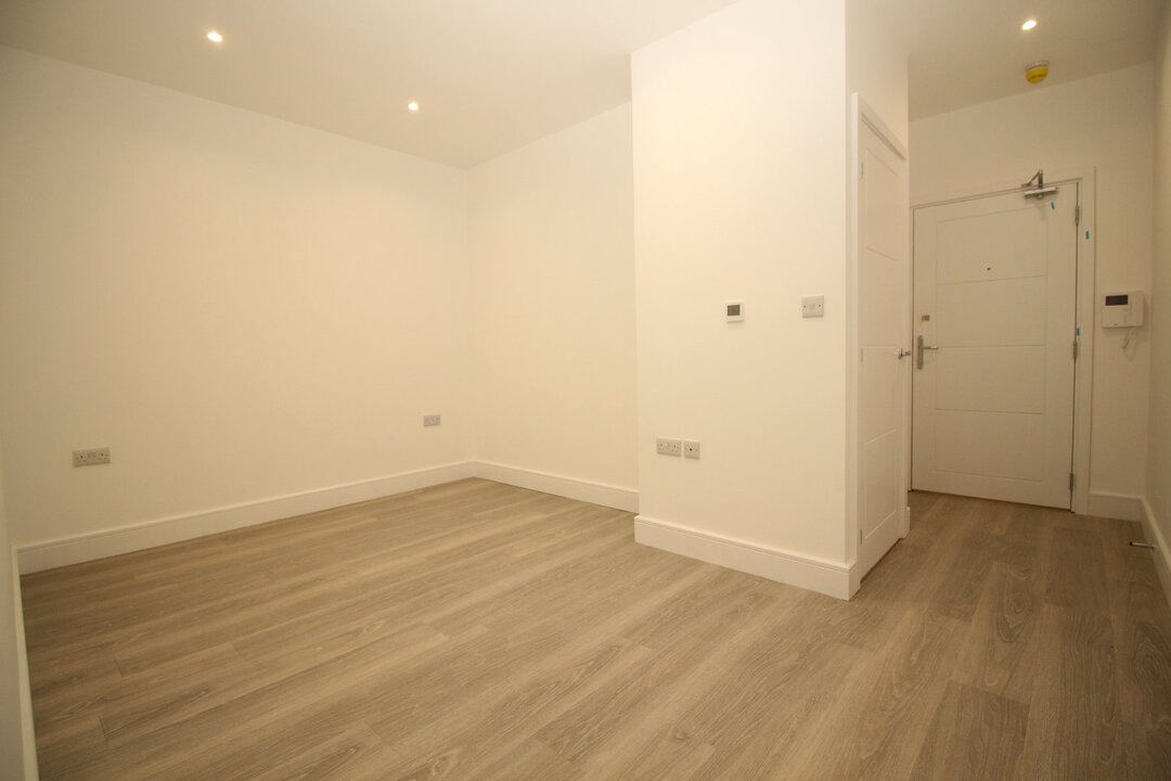 Studio flat for sale in Holmes Park, North Street, Horsham - Property Image 4