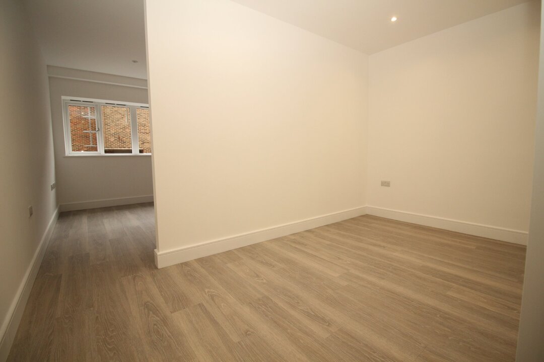 Studio flat for sale in Holmes Park, North Street, Horsham - Property Image 5