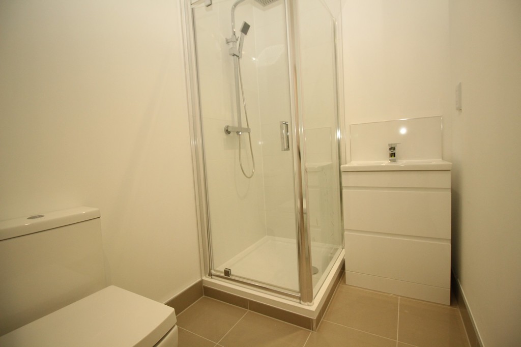 Studio flat for sale in Holmes Park, North Street, Horsham - Property Image 6