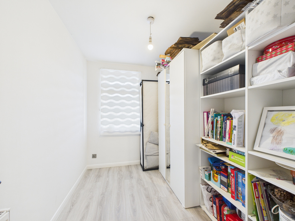 3 bed end of terrace house for sale in Serrin Way, Horsham, West Sussex  - Property Image 6