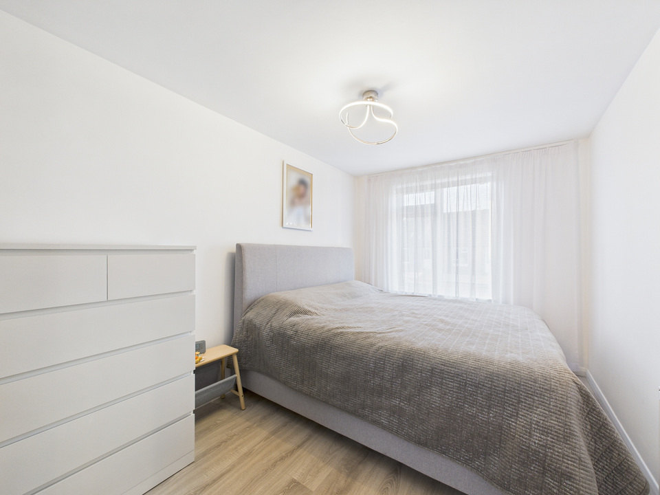 3 bed end of terrace house for sale in Serrin Way, Horsham, West Sussex  - Property Image 4