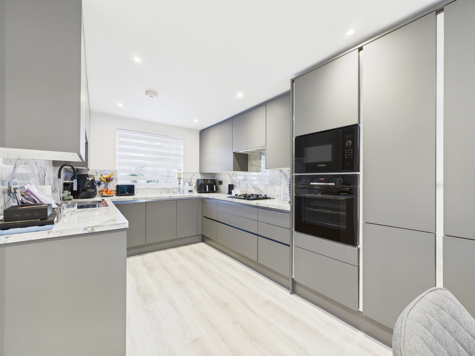 3 bed end of terrace house for sale in Serrin Way, Horsham, West Sussex  - Property Image 3