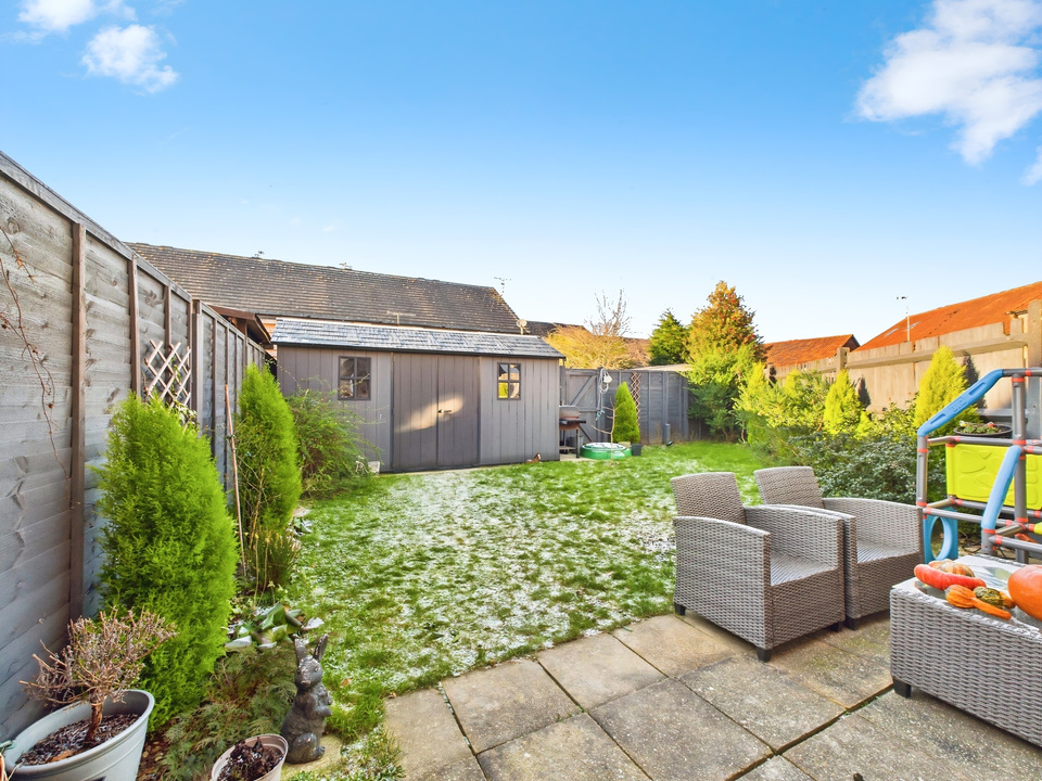 3 bed end of terrace house for sale in Serrin Way, Horsham, West Sussex  - Property Image 9