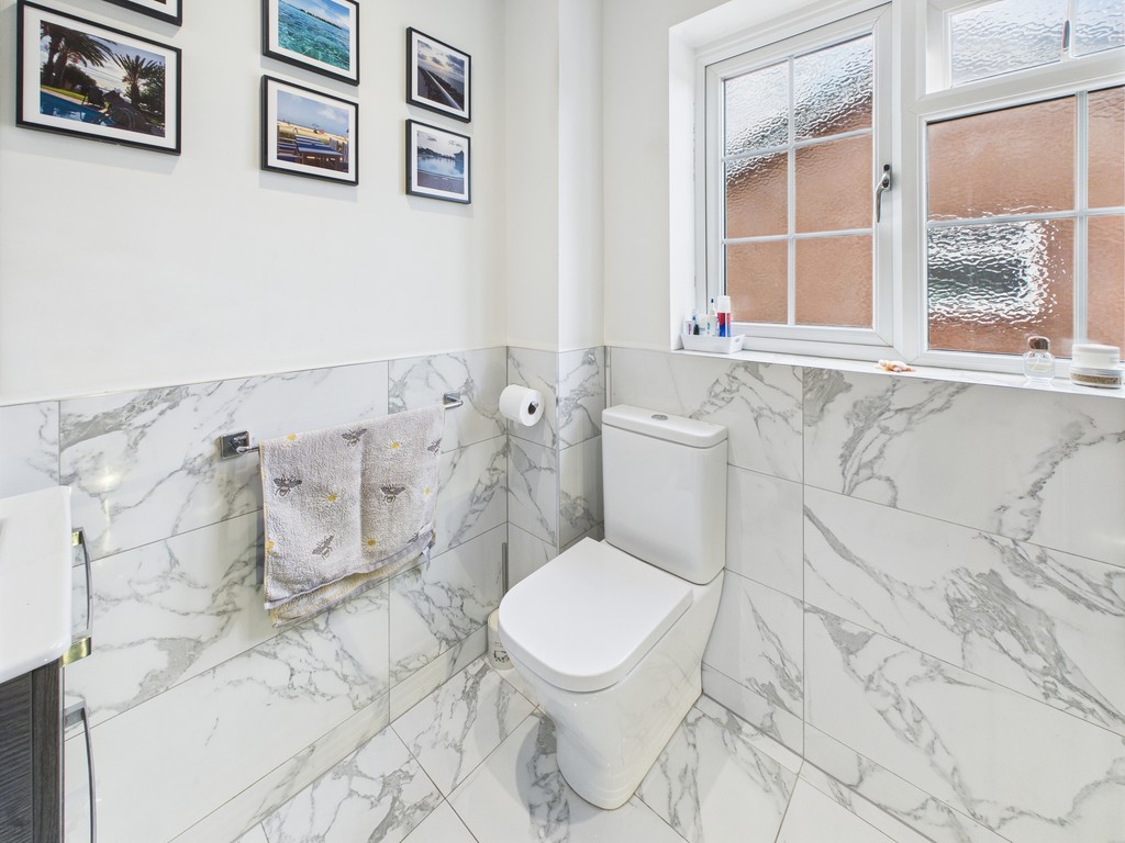 4 bed detached house for sale in Oaks Close, Horsham  - Property Image 17