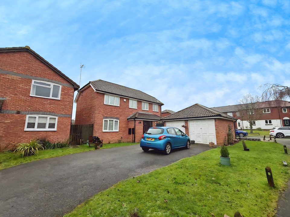 5 bed detached house for sale in Edinburgh Close, Southwater, Horsham, West Sussex  - Property Image 11