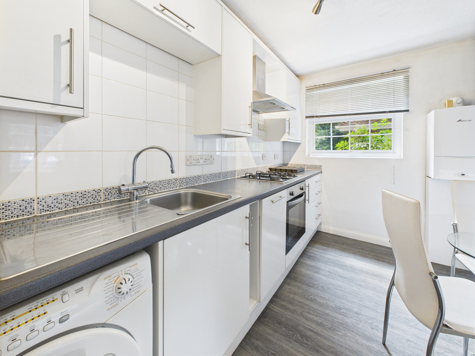 2 bed apartment for sale in North Parade, Horsham  - Property Image 3