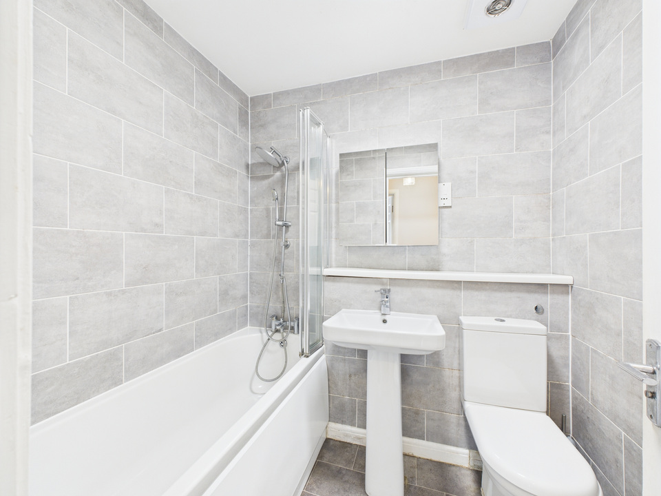 2 bed apartment for sale in North Parade, Horsham  - Property Image 4