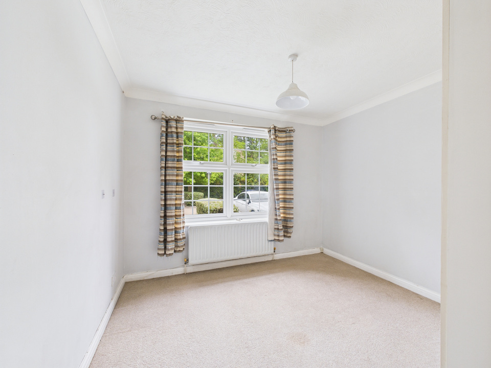 2 bed apartment for sale in North Parade, Horsham  - Property Image 5