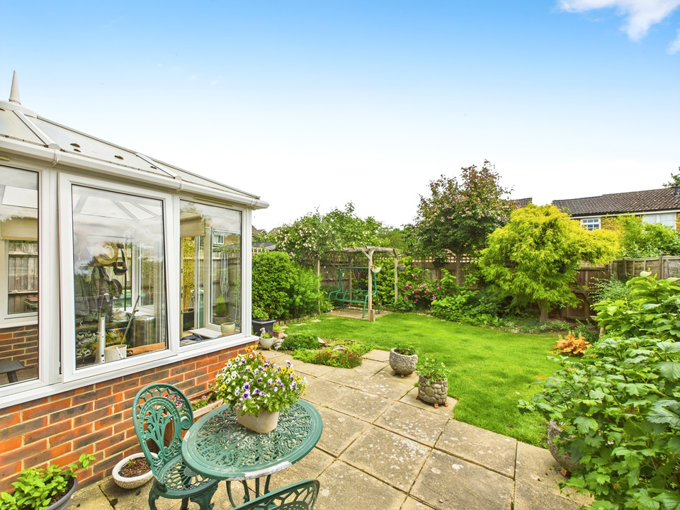 3 bed detached house for sale in Wakehurst Mews, Horsham  - Property Image 9