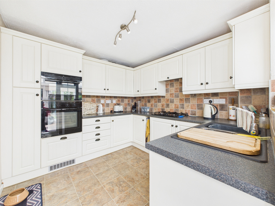 3 bed detached house for sale in Wakehurst Mews, Horsham  - Property Image 13