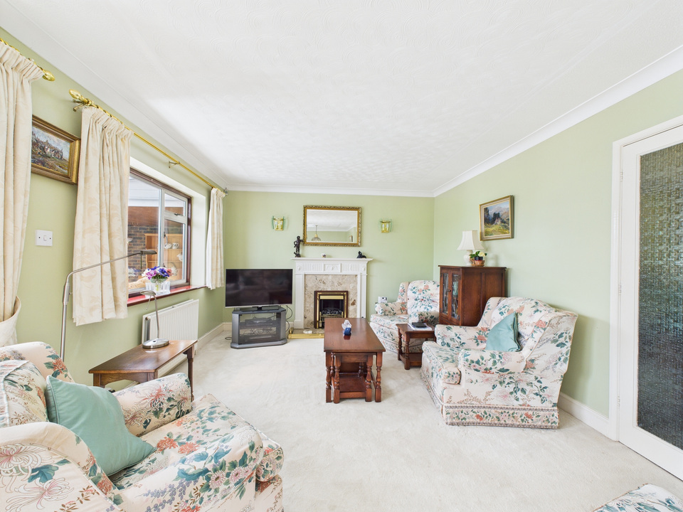 2 bed detached bungalow for sale in Church Lane, Partridge Green  - Property Image 3