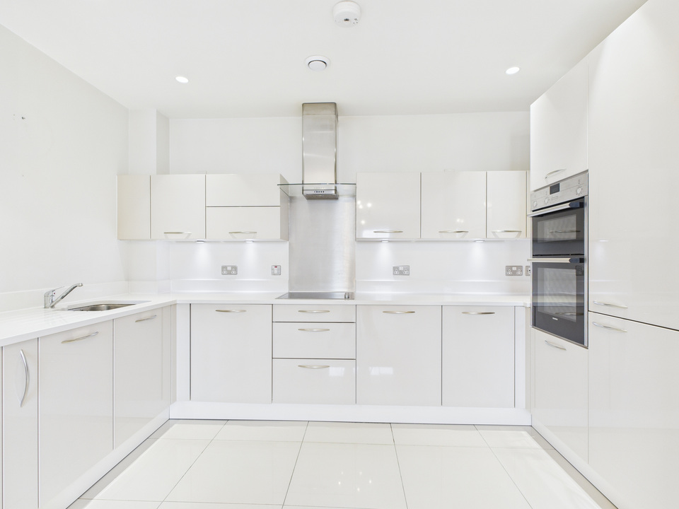 2 bed apartment for sale in Durrants Drive, Faygate  - Property Image 3