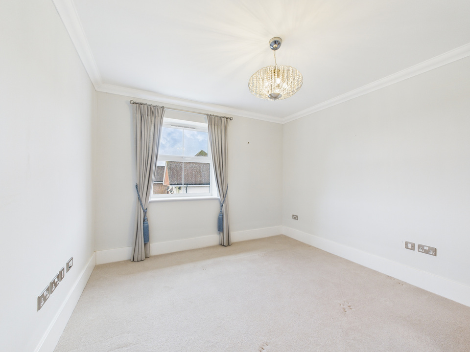 2 bed apartment for sale in Durrants Drive, Faygate  - Property Image 4