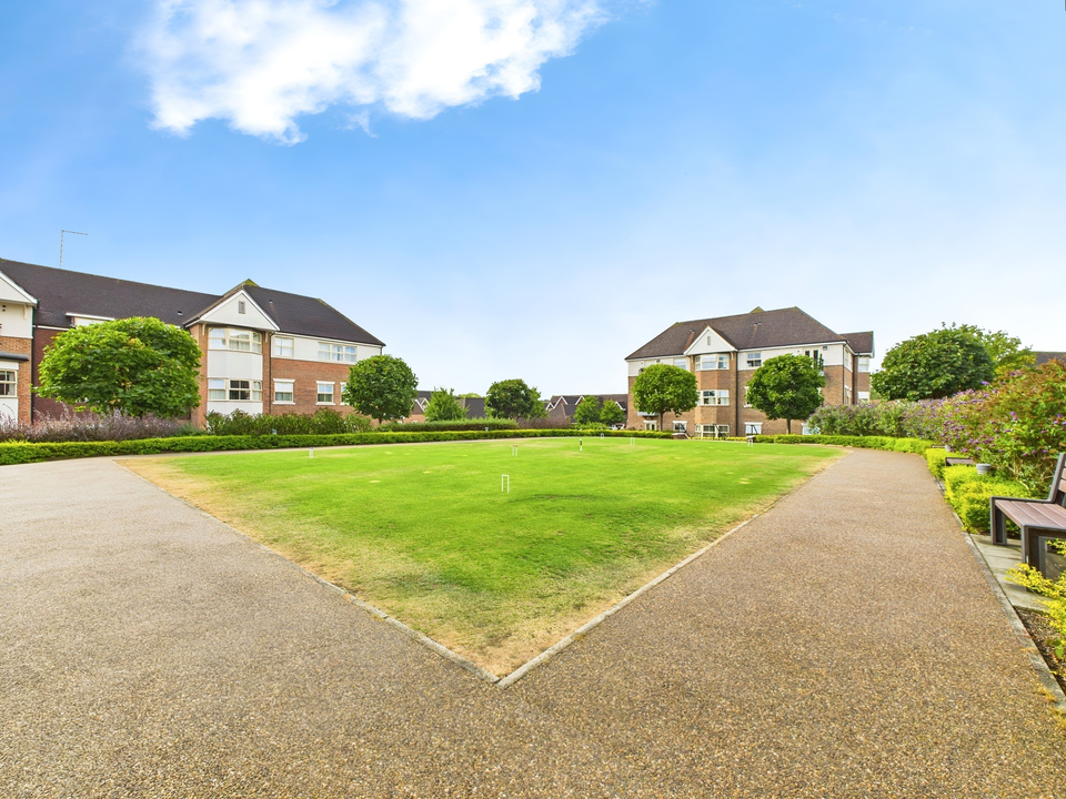 2 bed apartment for sale in Durrants Drive, Faygate  - Property Image 18