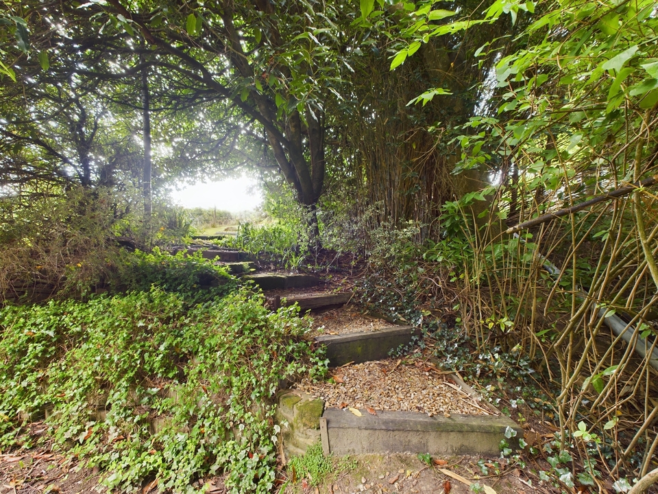 3 bed semi-detached house for sale in Sedgwick Lane, Horsham  - Property Image 26