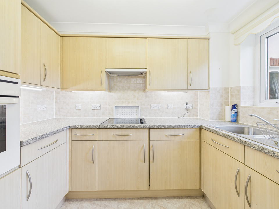 1 bed apartment for sale in Manton Court, Kings Road, Horsham  - Property Image 3