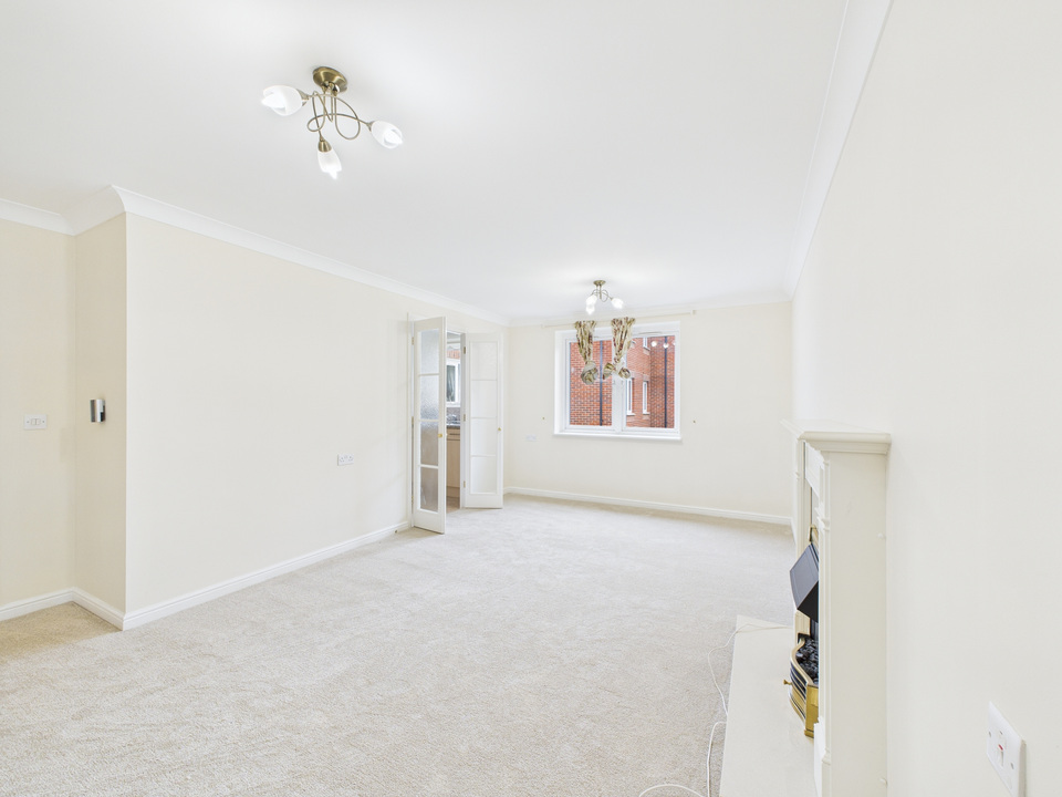 1 bed apartment for sale in Manton Court, Kings Road, Horsham  - Property Image 9