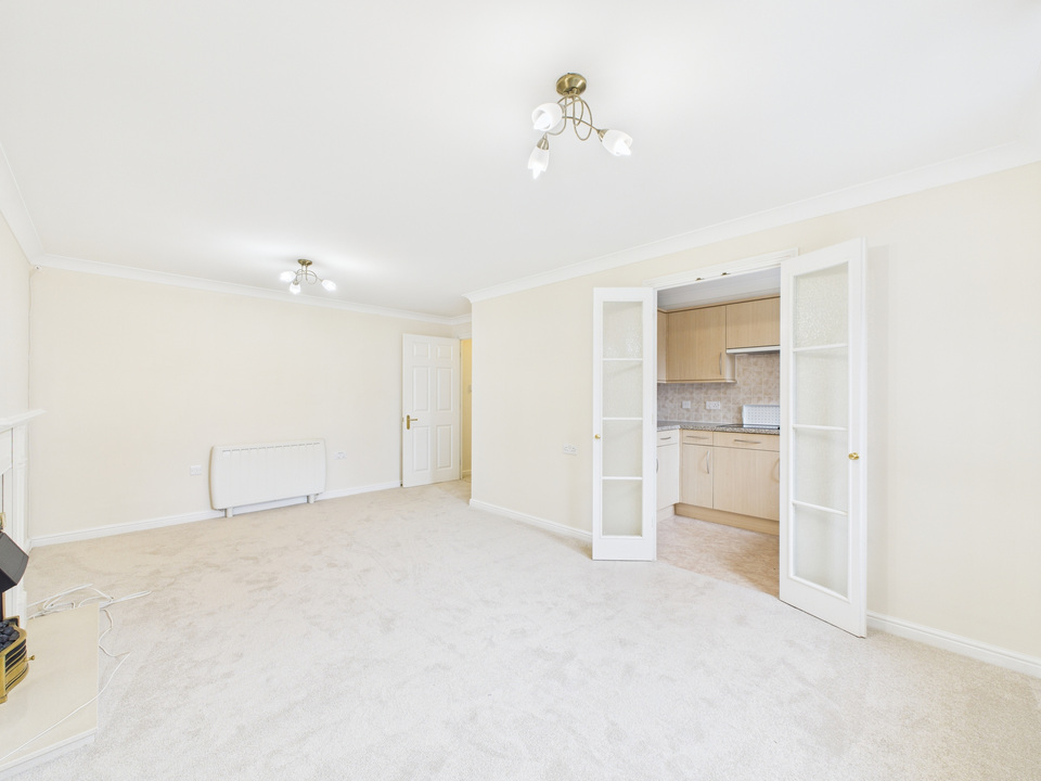 1 bed apartment for sale in Manton Court, Kings Road, Horsham  - Property Image 10