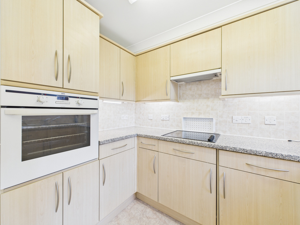 1 bed apartment for sale in Manton Court, Kings Road, Horsham  - Property Image 11