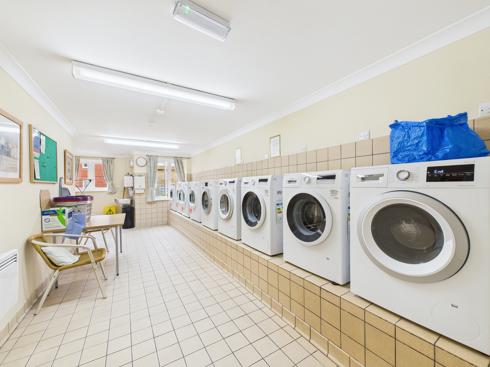 1 bed apartment for sale in Manton Court, Kings Road, Horsham  - Property Image 18