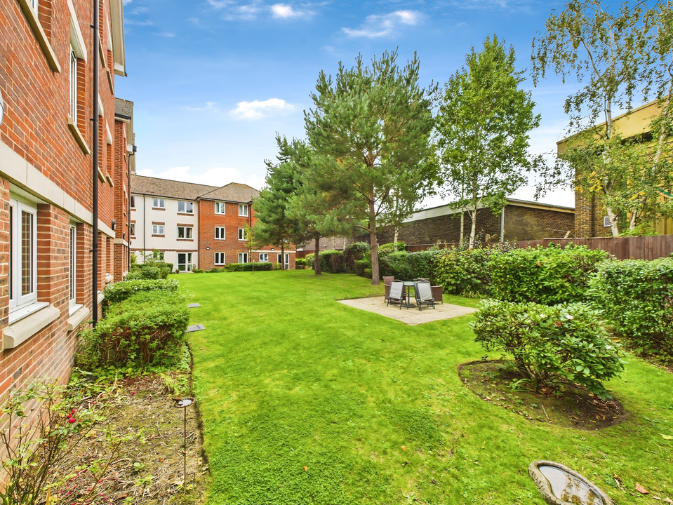 1 bed apartment for sale in Manton Court, Kings Road, Horsham  - Property Image 19