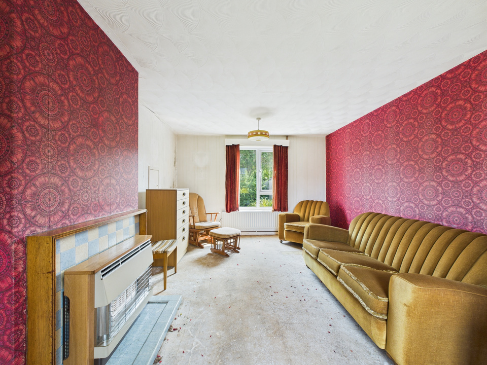 3 bed semi-detached house for sale in Longfield Road, Horsham  - Property Image 2