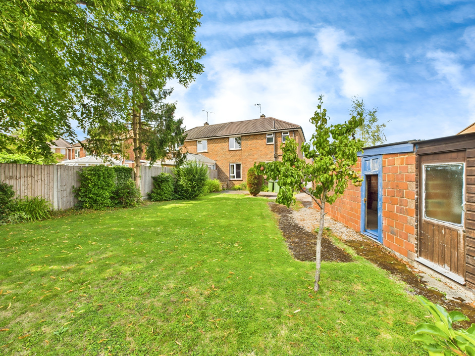 3 bed semi-detached house for sale in Longfield Road, Horsham  - Property Image 3