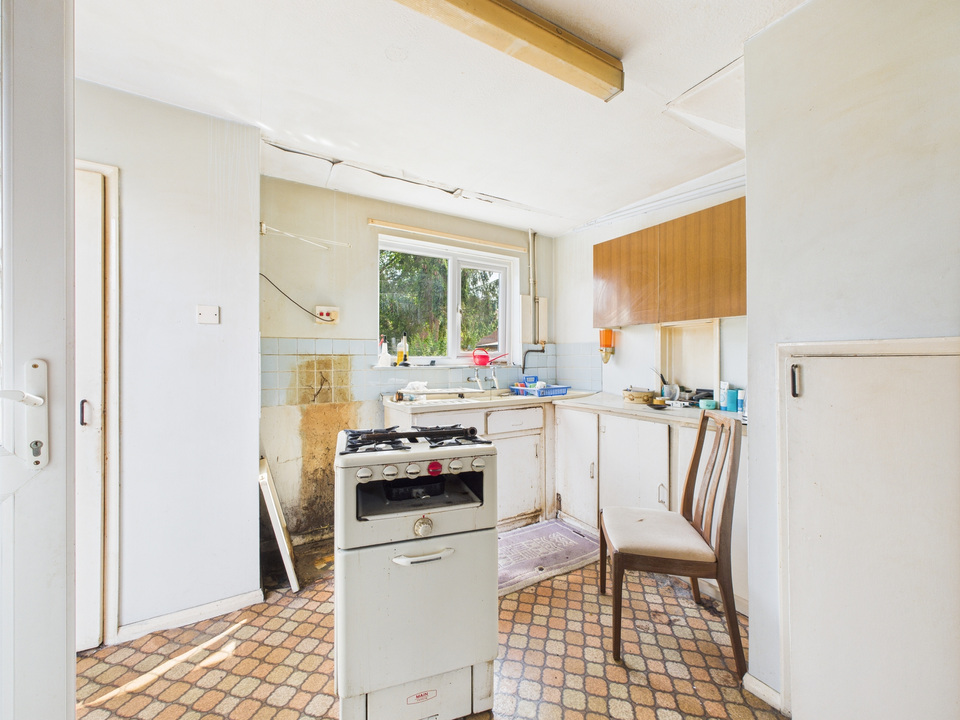 3 bed semi-detached house for sale in Longfield Road, Horsham  - Property Image 4