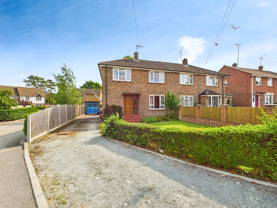 3 bed semi-detached house for sale in Longfield Road, Horsham  - Property Image 11