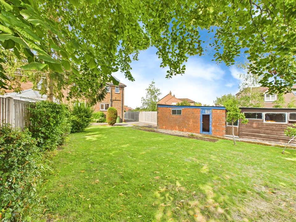 3 bed semi-detached house for sale in Longfield Road, Horsham  - Property Image 16