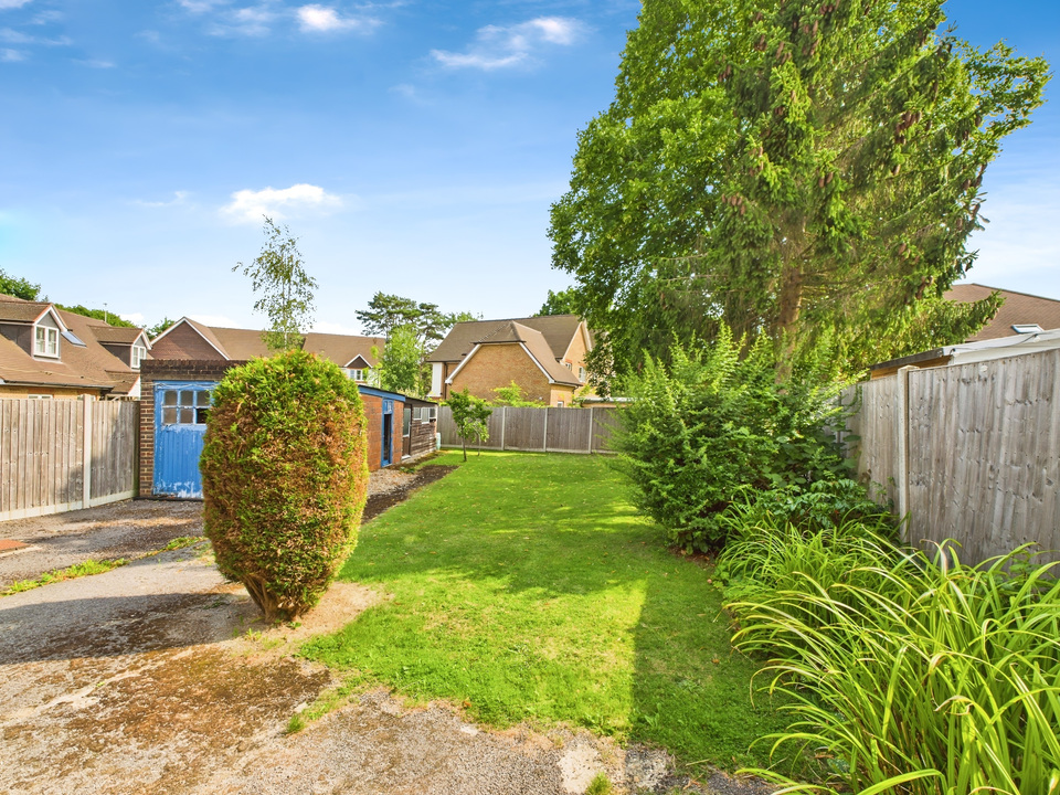 3 bed semi-detached house for sale in Longfield Road, Horsham  - Property Image 17