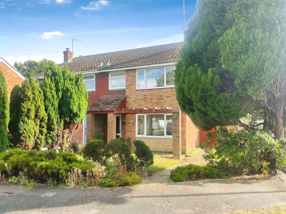 3 bed semi-detached house for sale in Greenfields Road, Horsham