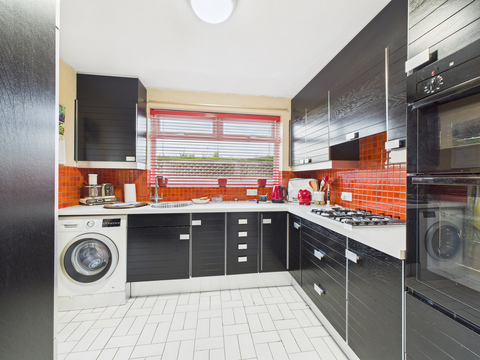 3 bed semi-detached house for sale in Greenfields Road, Horsham  - Property Image 4