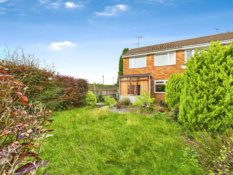 3 bed semi-detached house for sale in Greenfields Road, Horsham  - Property Image 9