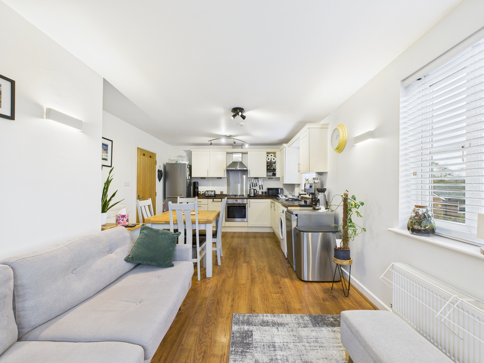 2 bed apartment for sale in Martlet Court , Church Street, Rudgwick, Horsham - Property Image 4