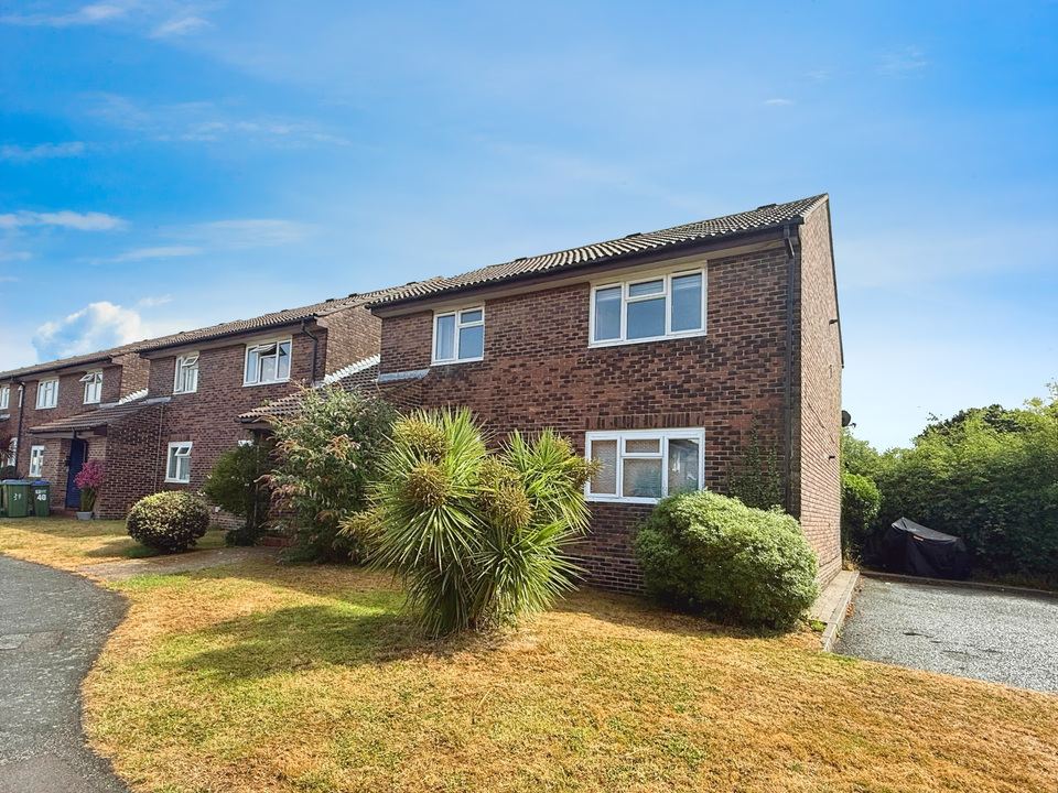 2 bed apartment for sale in Honeysuckle Walk, Horsham  - Property Image 1