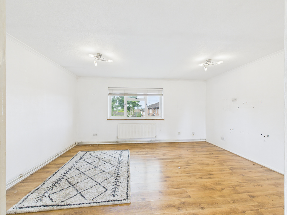 2 bed apartment for sale in Honeysuckle Walk, Horsham  - Property Image 2