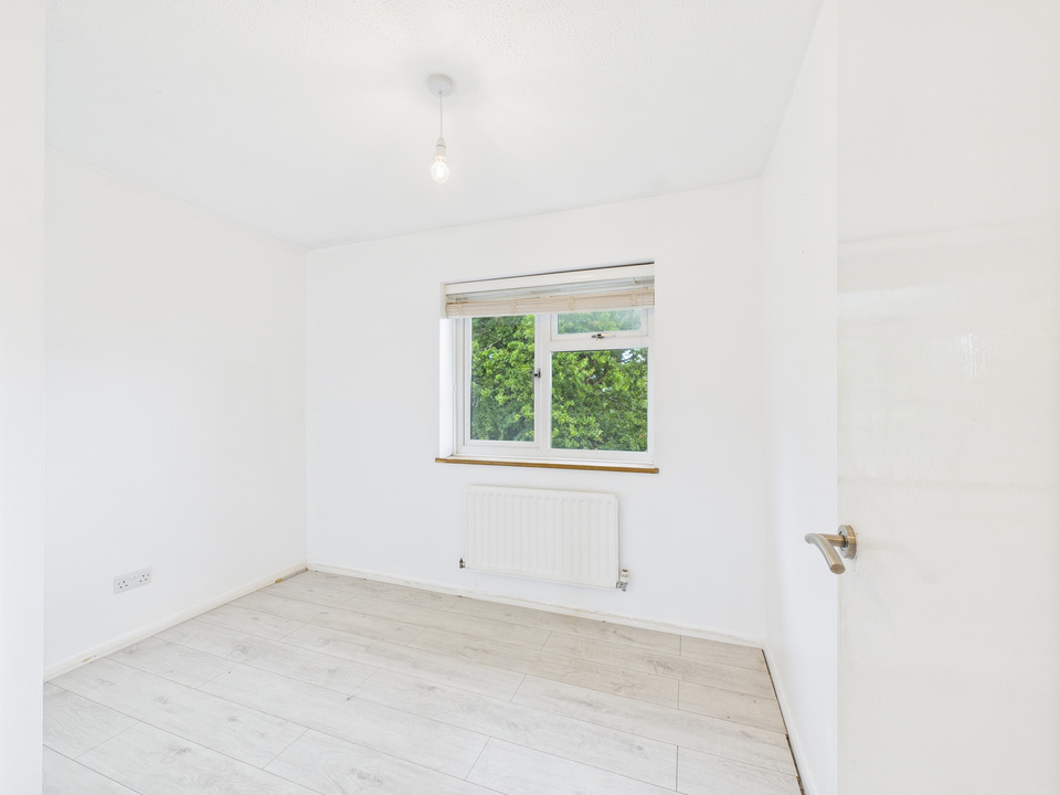 2 bed apartment for sale in Honeysuckle Walk, Horsham  - Property Image 5