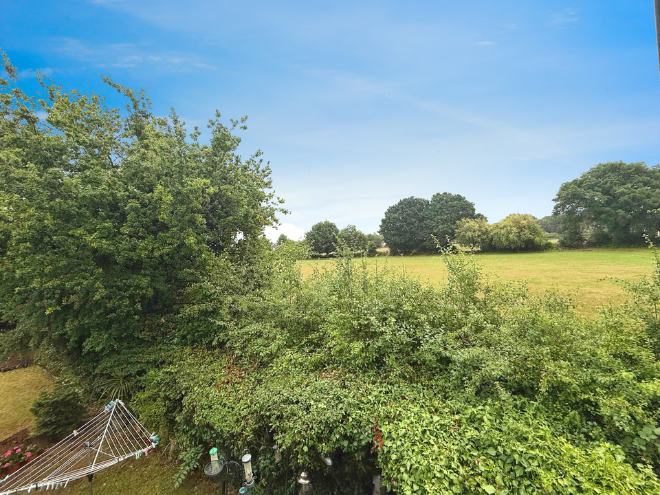 2 bed apartment for sale in Honeysuckle Walk, Horsham  - Property Image 8