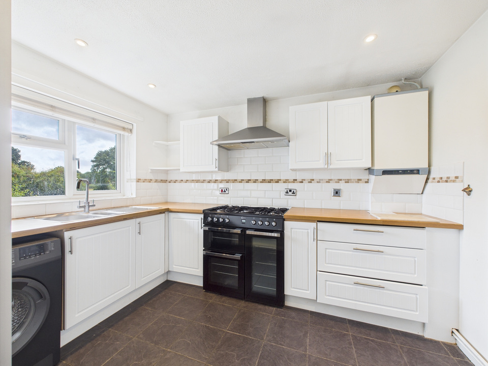 2 bed apartment for sale in Honeysuckle Walk, Horsham  - Property Image 10