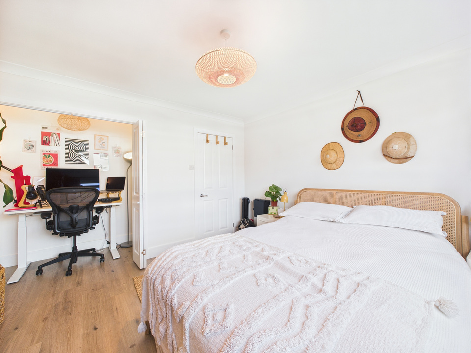 2 bed apartment for sale in Ayshe Court Drive, Horsham - Property Image 4