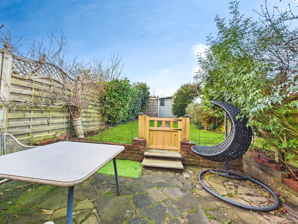 4 bed semi-detached house for sale in St Leonards Road, Horsham, West Sussex, RH13 6AP  - Property Image 16
